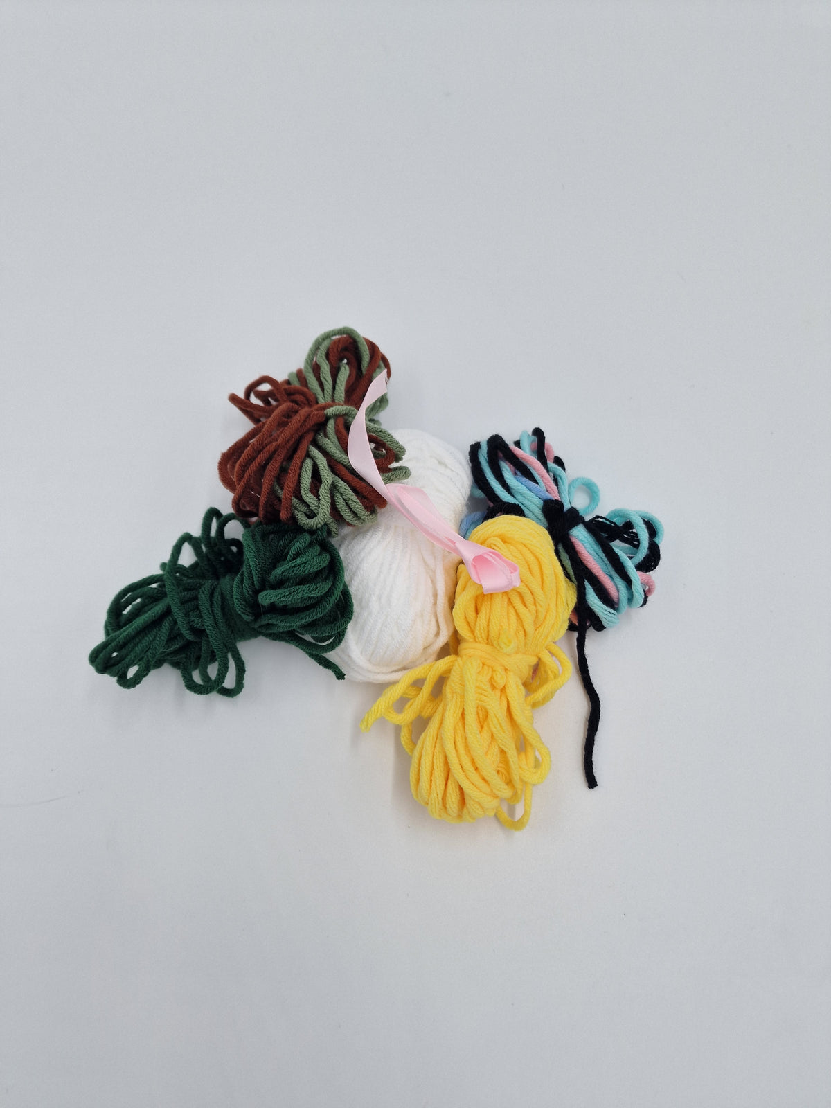 DIY Embroidery Kit, Embroidery Hoop, Flowers, Bee, Ø 18 cm, Painting, Wall Decoration, Beginner