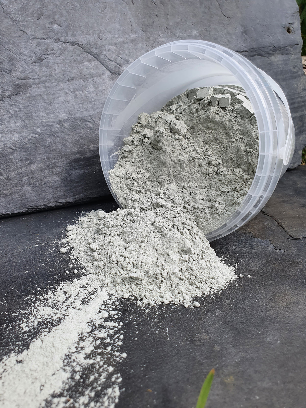 600ml bucket of Franconian rock flour, diabase mineral fertilizer, soil activator