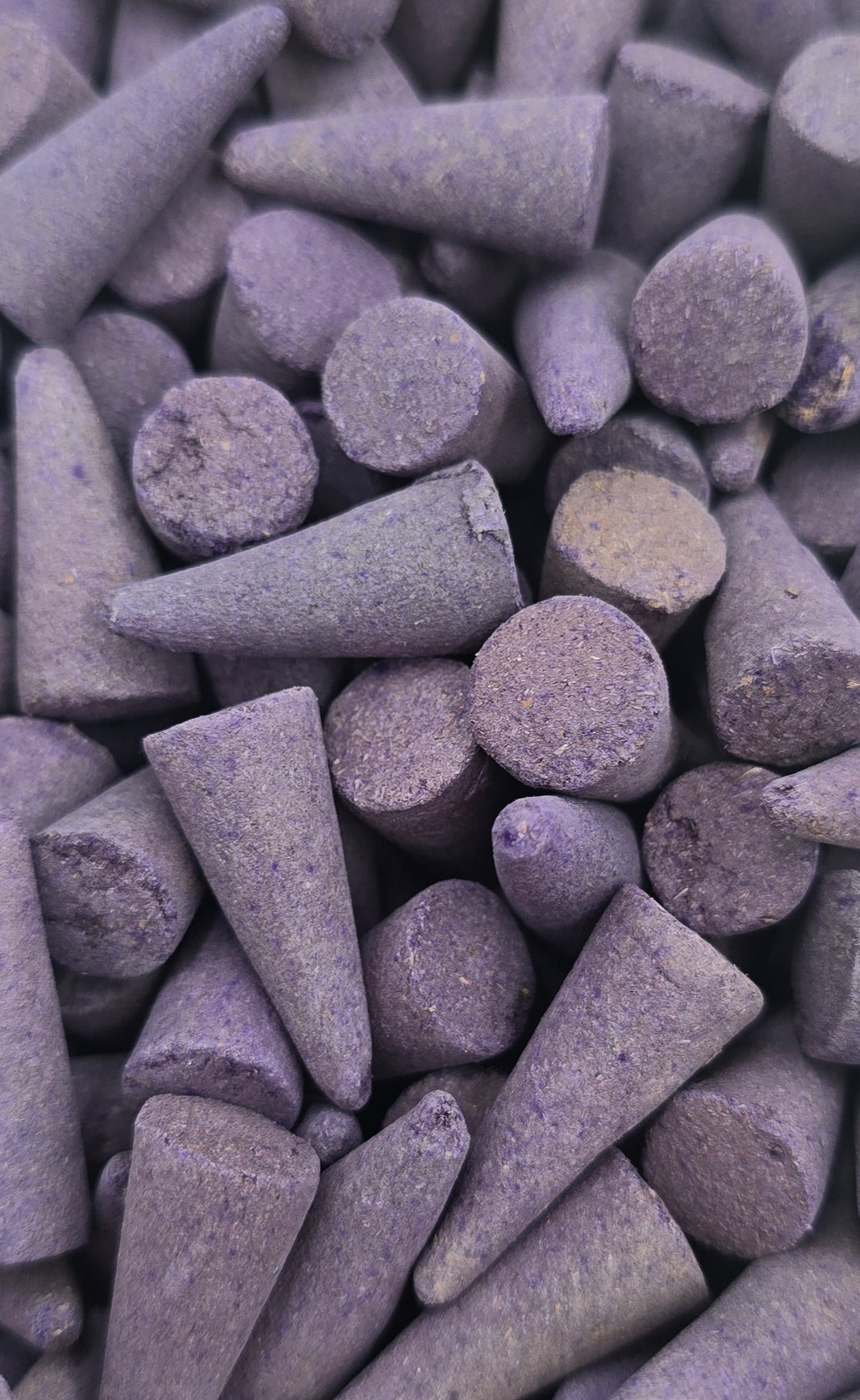 50 x Räucherkegel mit blumigen Lavendel Geruch aromatisch Räucherkerze lila