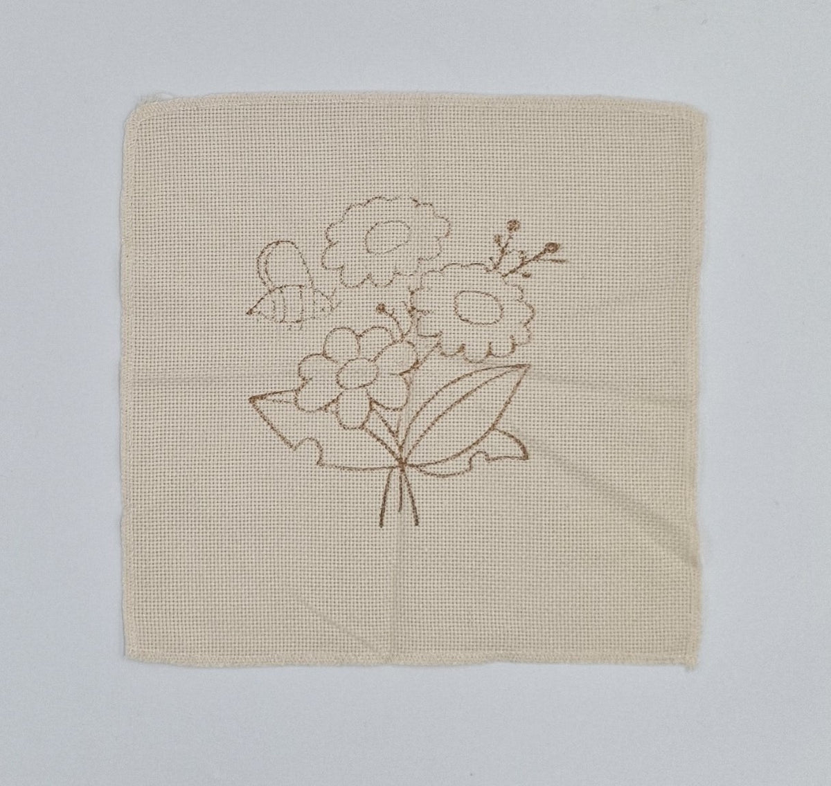 DIY Embroidery Kit, Embroidery Hoop, Flowers, Bee, Ø 18 cm, Painting, Wall Decoration, Beginner 