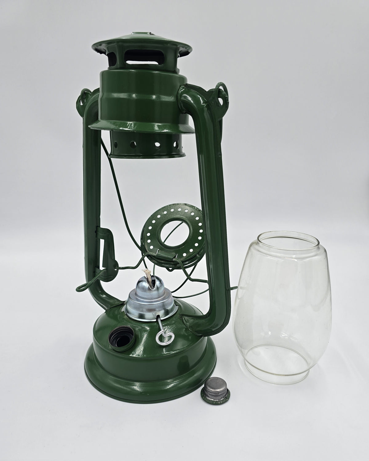 Klassische Sturmlaterne aus Metall & Glas Petroliumlaterne für Garten & Camping